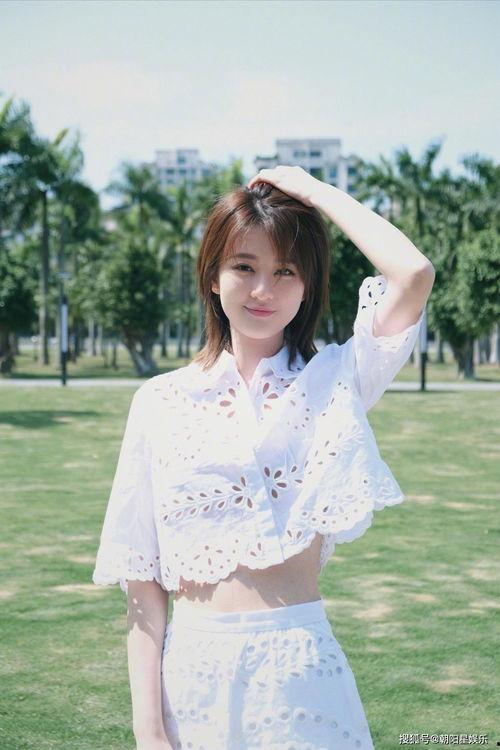 娱乐吃瓜酱服装图片高清,揭秘娱乐吃瓜酱的潮流服装搭配  第1张